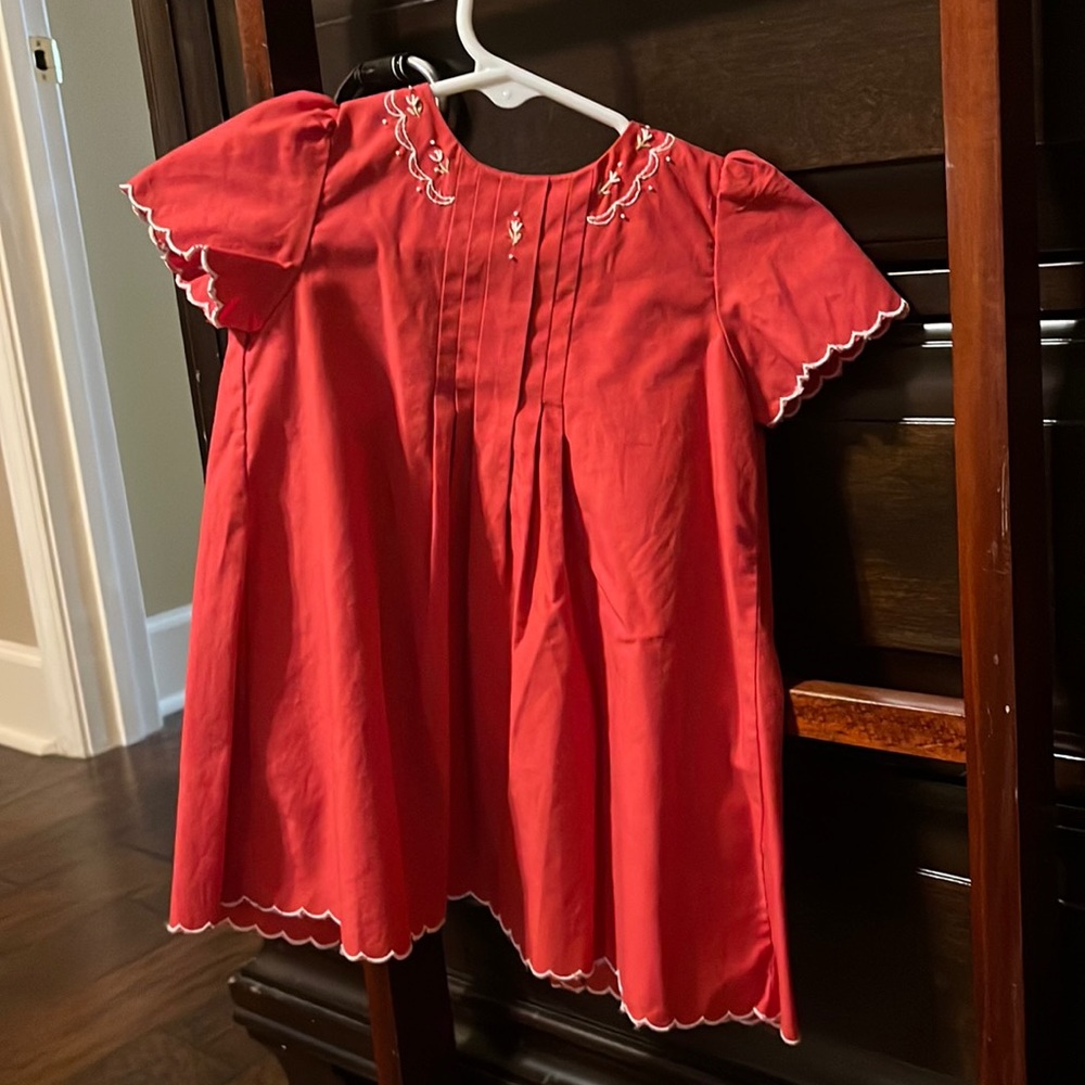 Love Me! Red day dress with embroidery